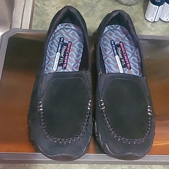 Skechers Black Relaxed Fit Slip-Ons, Loafer Style Womens USA 9.5 - Picture 2 of 7